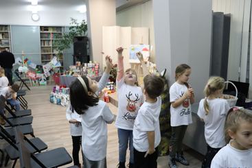 Akcja „Książka za karmę” i konkurs „Zwierzaki słodziaki” w Miejskiej Bibliotece podsumowane! (zdjęcia)